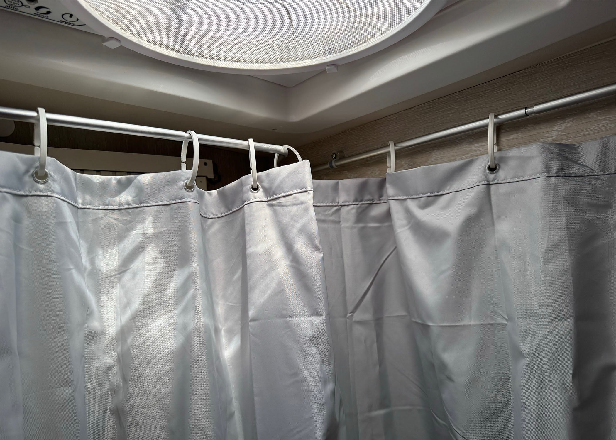 Montierter Duschvorhang Textil mit Ösen 