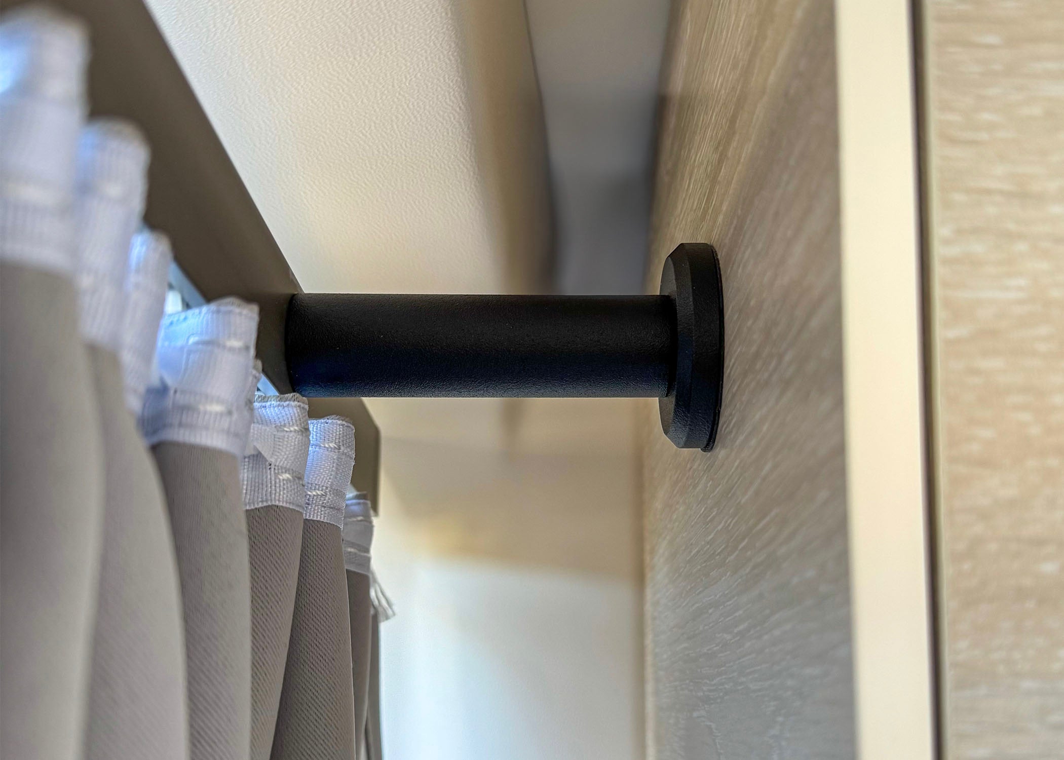 Heck-Thermovorhang Befestigung am Tourne Camper Van auf Peugeot Boxer Basis 