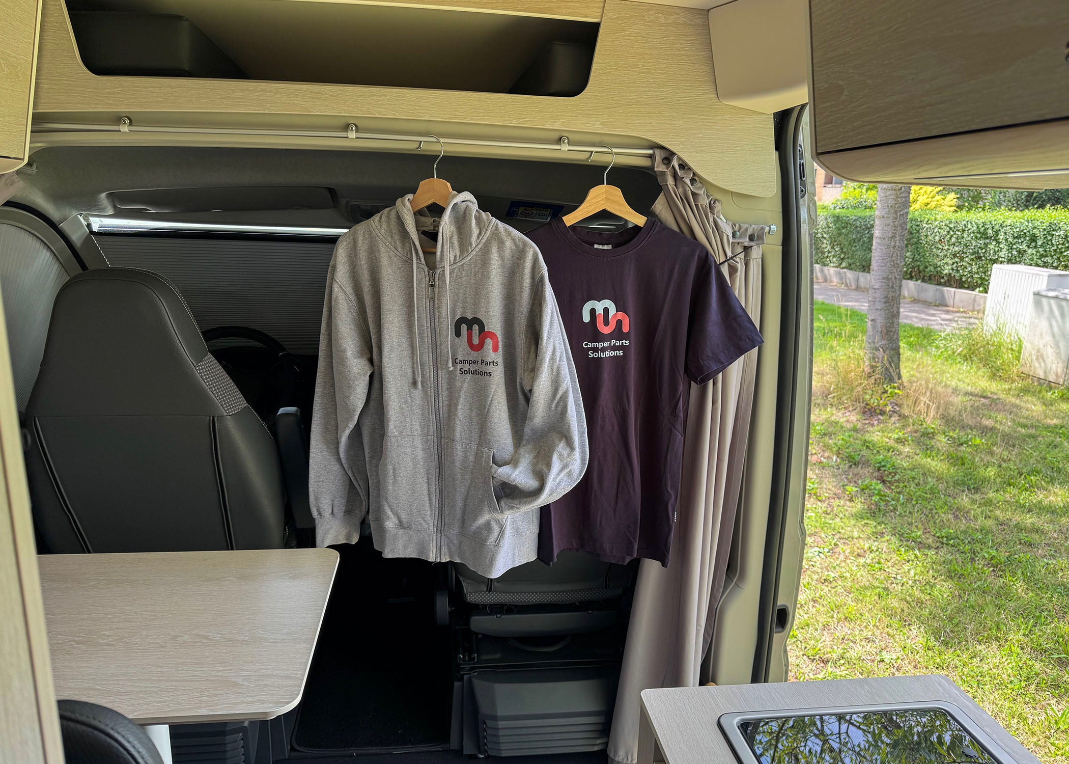 Camper-Fahrerhaus Vorhangschiene für Fiat, Peugeot, Opel und Citroën Kastenwagen  inkl. montiertem Vorhang 